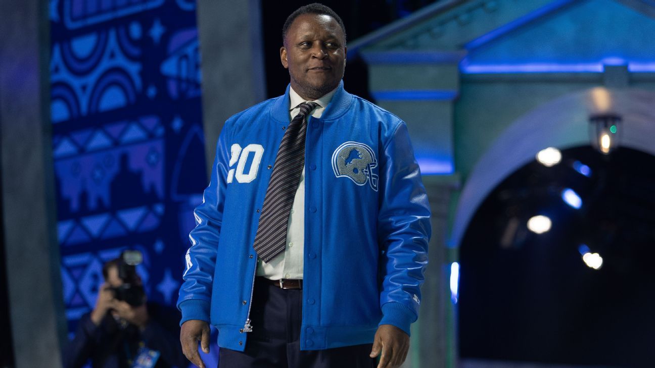 Featured image for Barry Sanders Reveals Heart Scare Over Father's Day Weekend