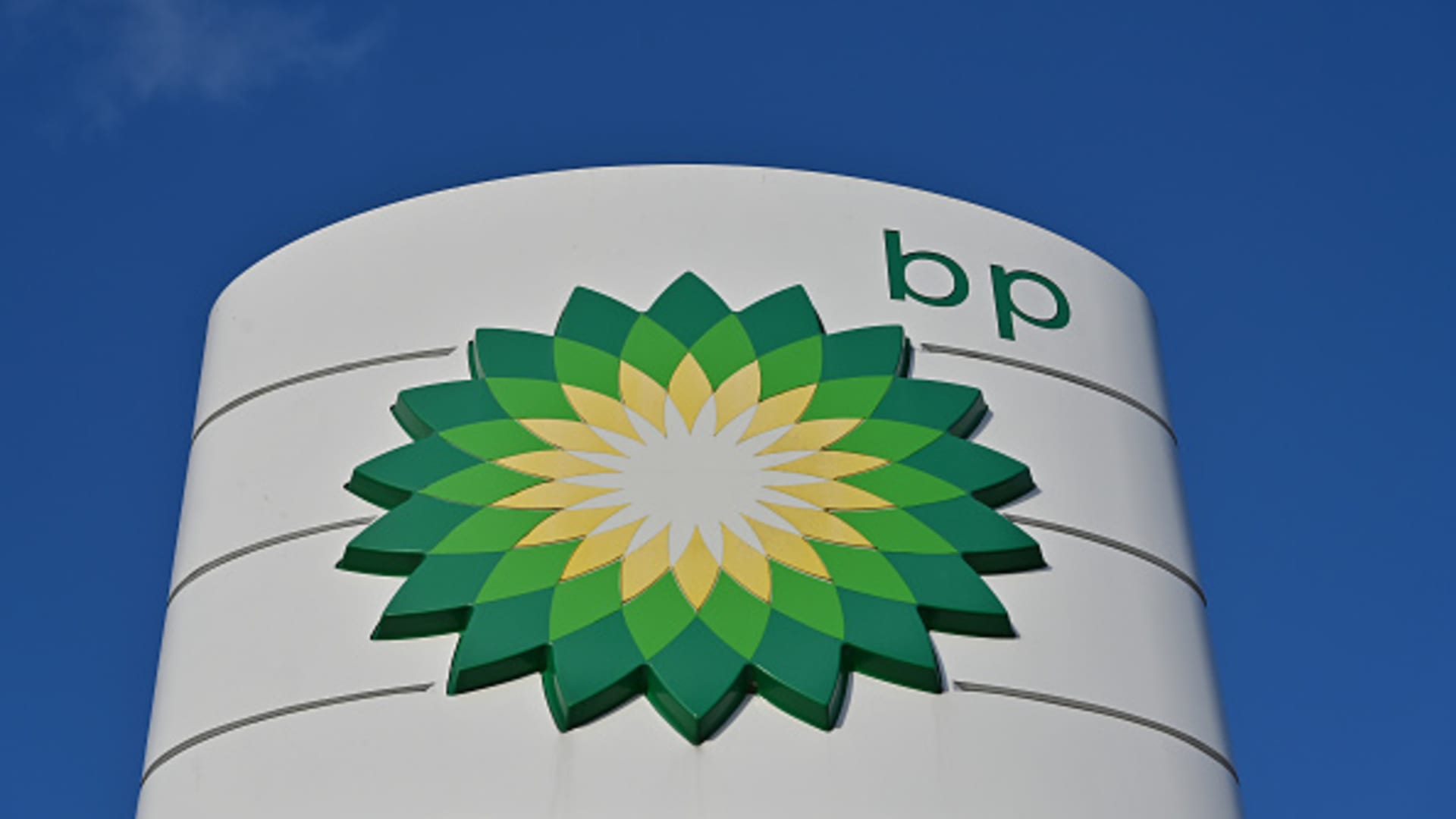 "Activist Investor Pushes BP to Abandon Clean Energy Goals"