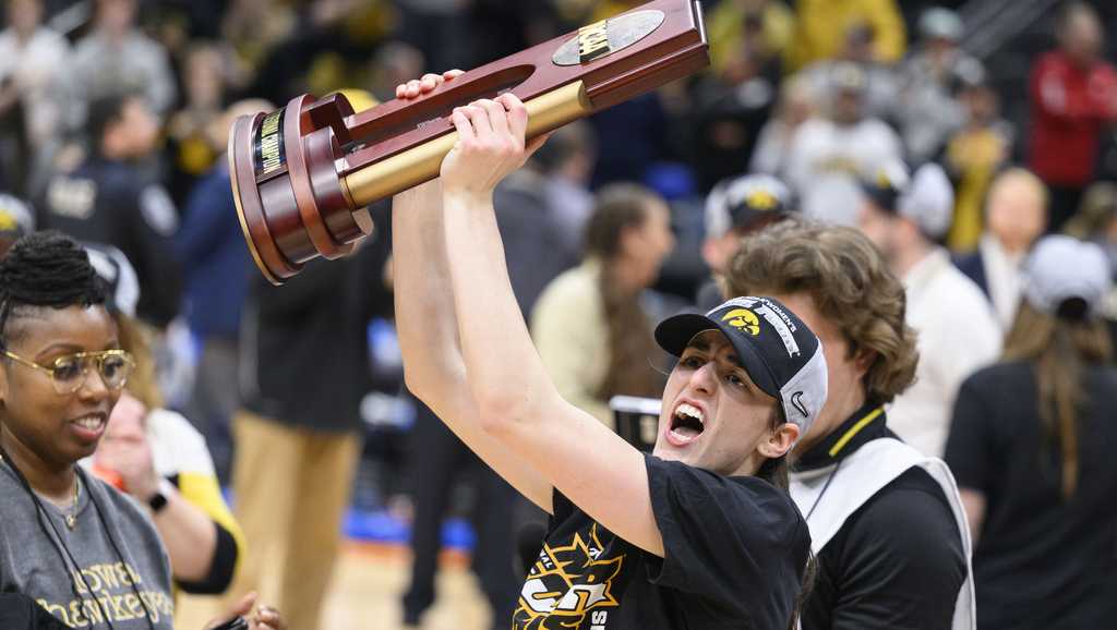 Featured image for Iowa Hawkeyes Men and Women's Basketball Teams to Play Doubleheader in Des Moines.