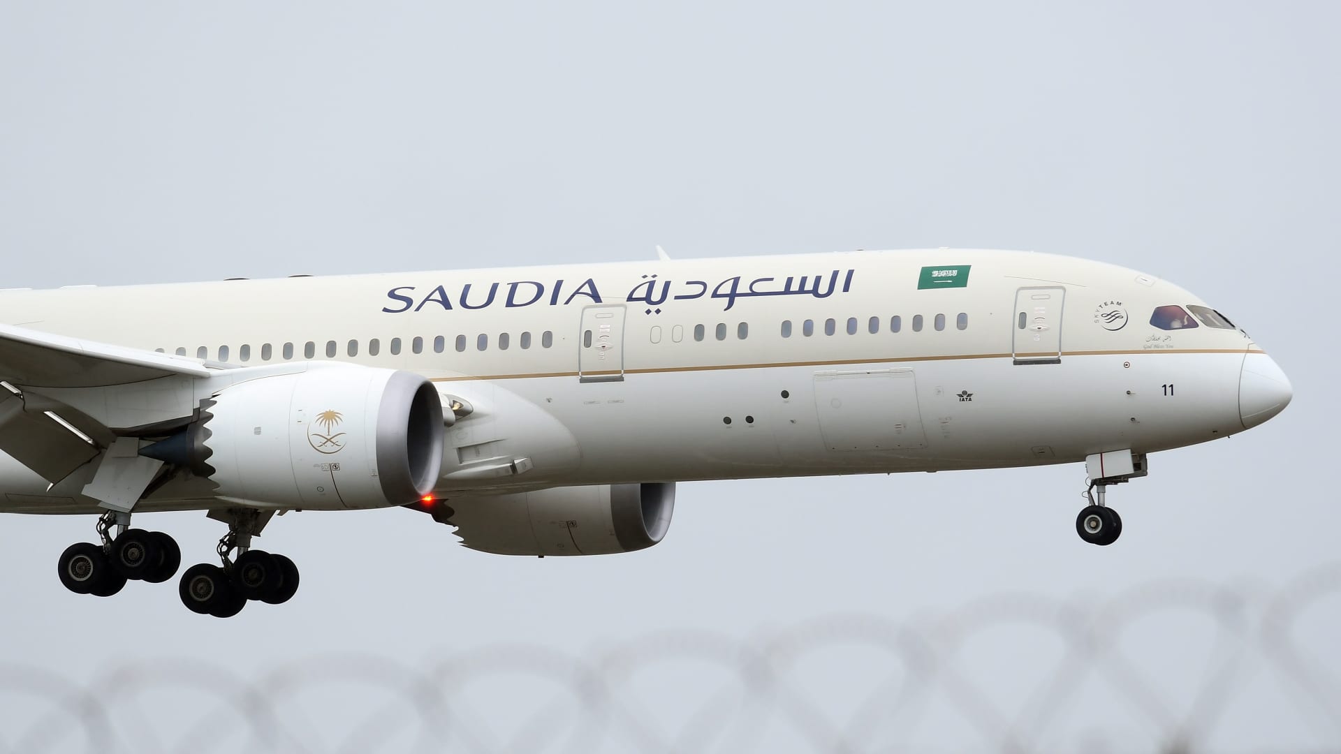 Featured image for "Saudi Wealth Fund in Talks to Acquire National Airline Saudia for Tourism Boost"