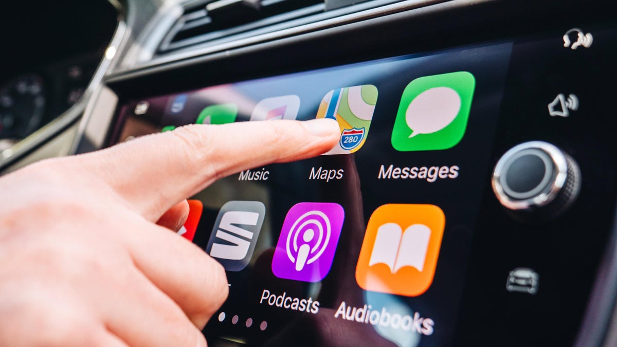 GM Abandons Apple CarPlay and Android Auto Citing Safety Concerns