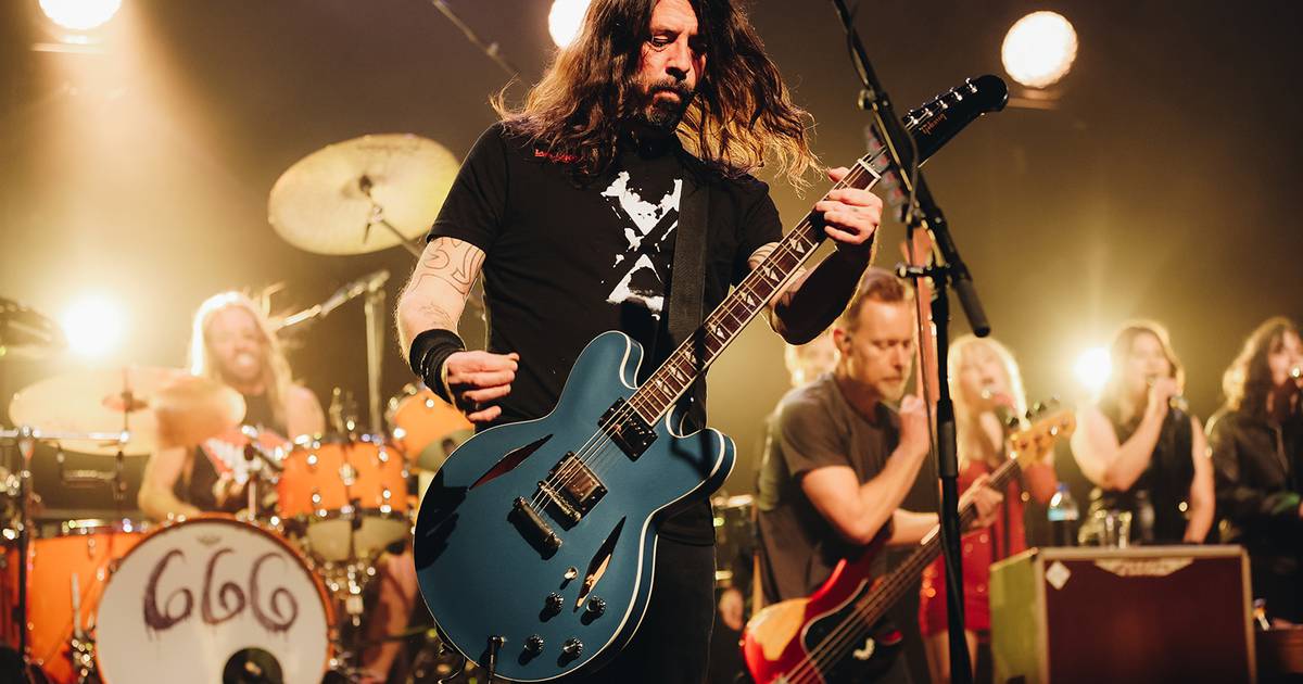 Featured image for "Riot Fest 2023: Epic Lineup with Foo Fighters, The Cure, and Queens of the Stone Age"