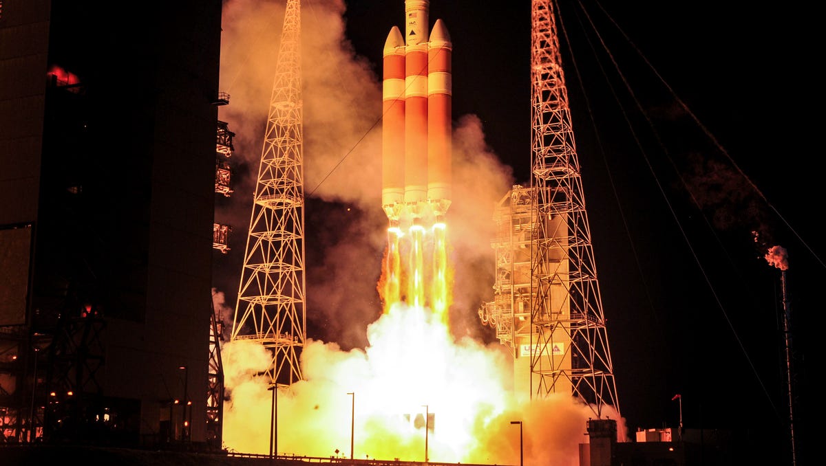 "Final ULA Delta IV Heavy Triple-Core Rocket Launches from Cape Canaveral"