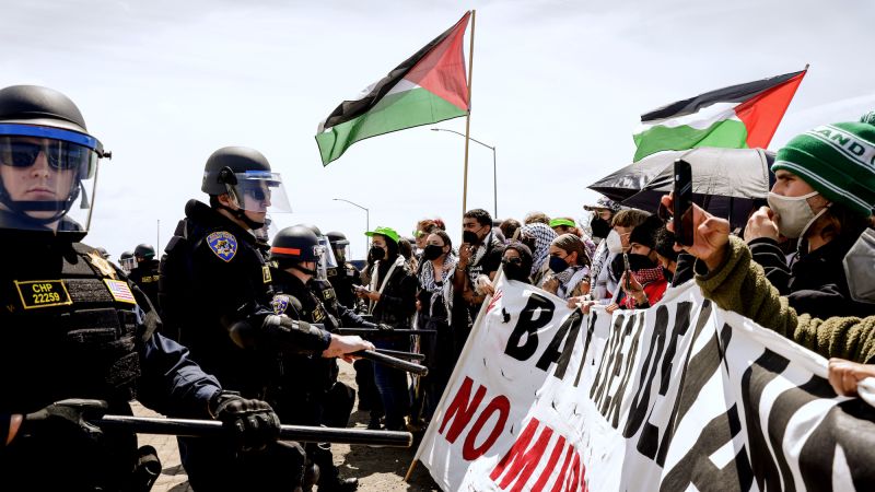Featured image for "Pro-Palestinian Demonstrations Disrupt Traffic in Major US Cities"