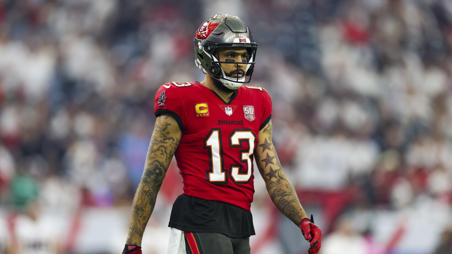 Featured image for Mike Evans and Emeka Egbuka cleared to play for Buccaneers against Lions