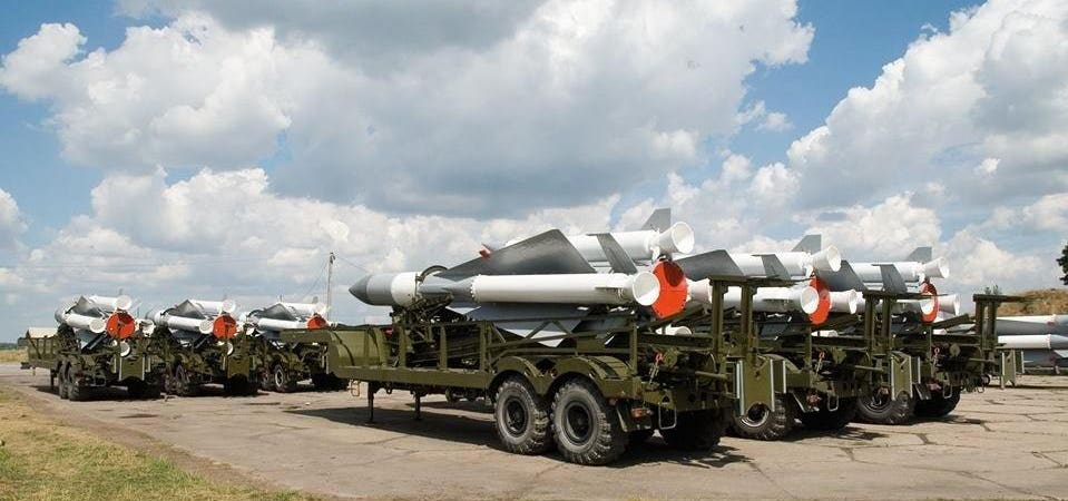 "Escalating Conflict: Ukraine's Mobile Strike Missiles and Accusations of Cluster Bomb Use"