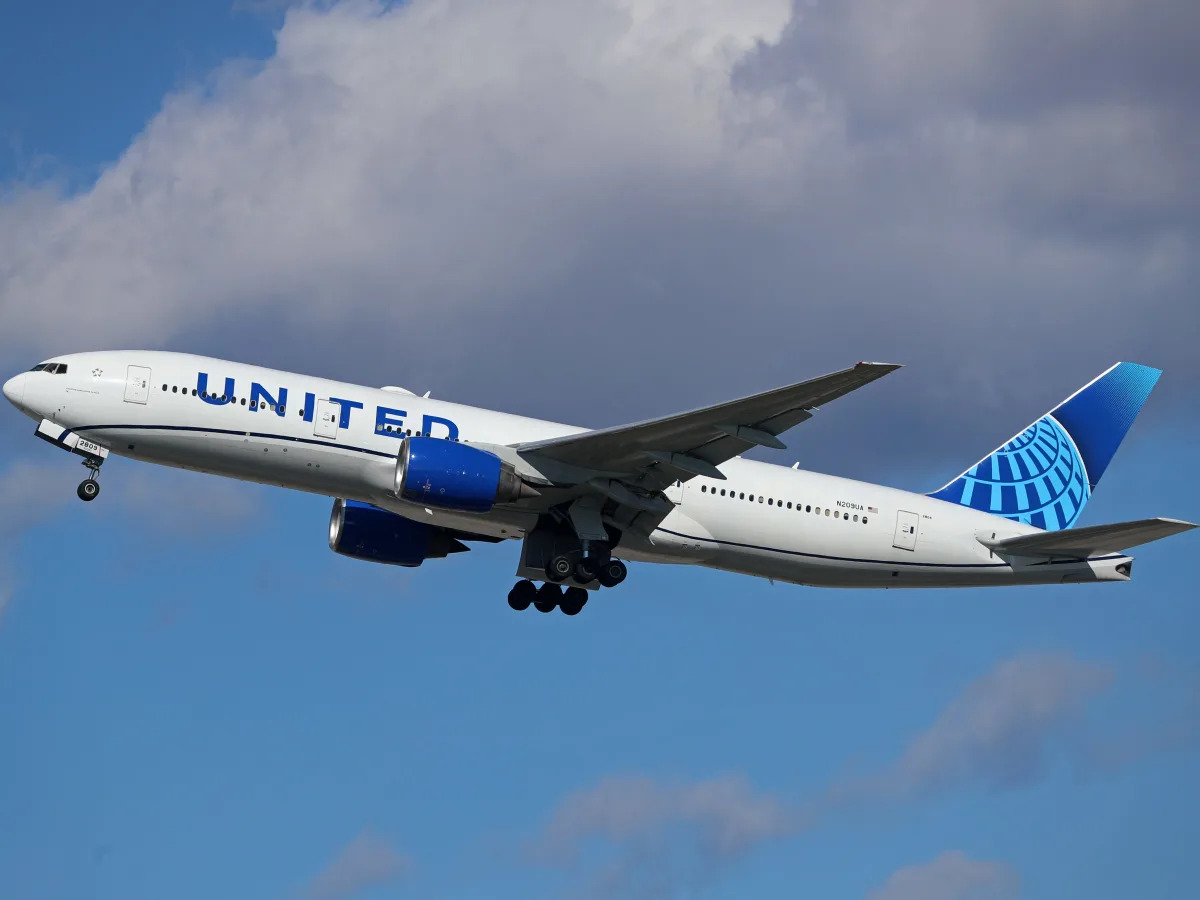 Injuries Reported as United Airlines Flight Diverts Due to Severe Turbulence