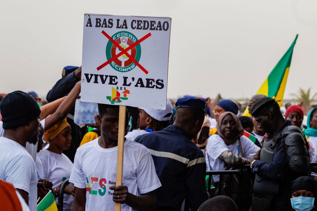 Featured image for West African Countries' ECOWAS Exit Threatens Democratic Transition