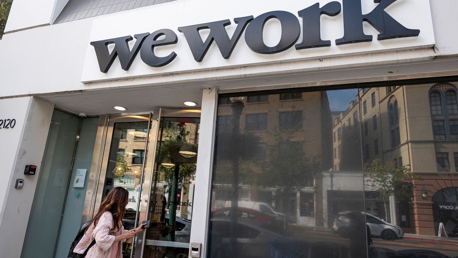 Featured image for WeWork's Reverse Stock Split Fails to Halt Plummeting Share Price