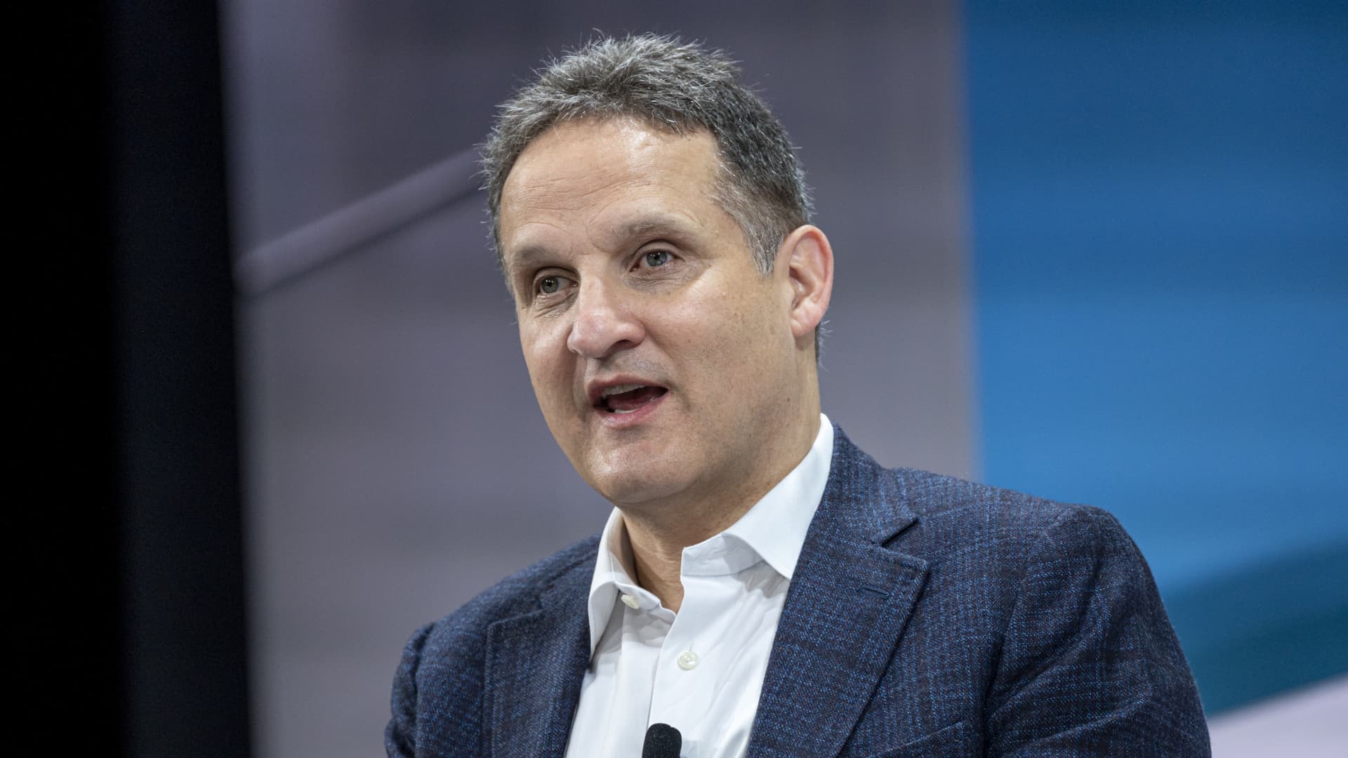 Featured image for Amazon Launches Q: An AI Chatbot for Businesses