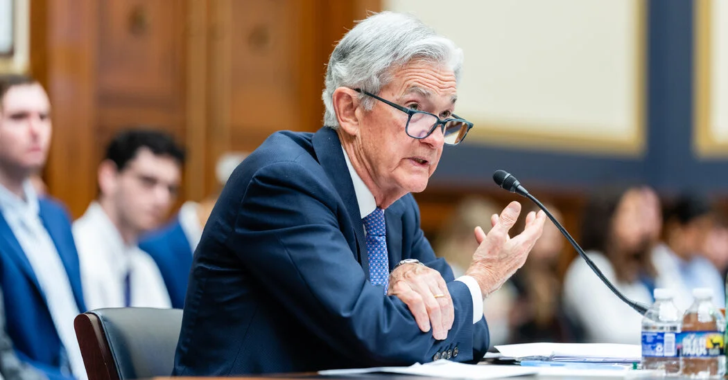 Trump Urges Fed Chair Powell to Resign Amid Dollar Plunge