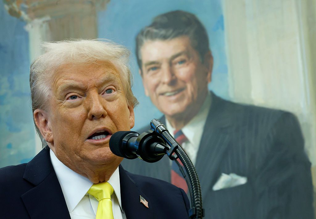 Trump and Zelensky Discuss Potential Deployment of Tomahawk Missiles to Ukraine