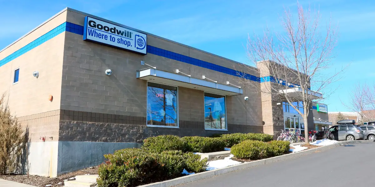 Featured image for From Thrift Store to Auction: Goodwill Vase Sells for Over $100,000