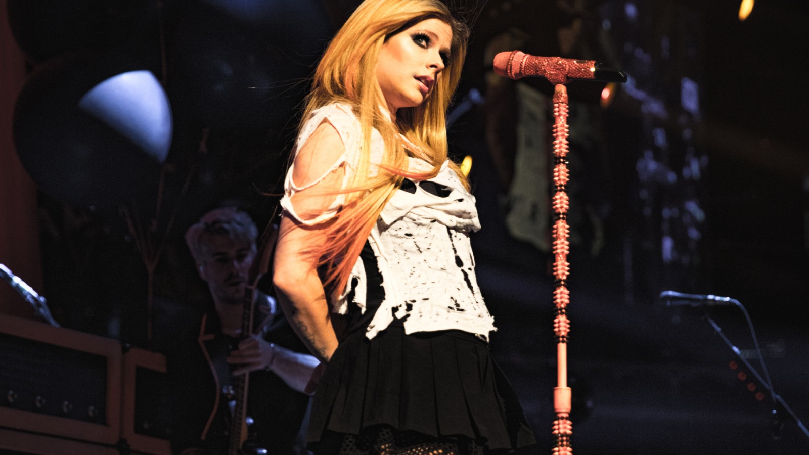 Featured image for "Avril Lavigne's 2024 'Greatest Hits' Tour with All Time Low and Simple Plan"