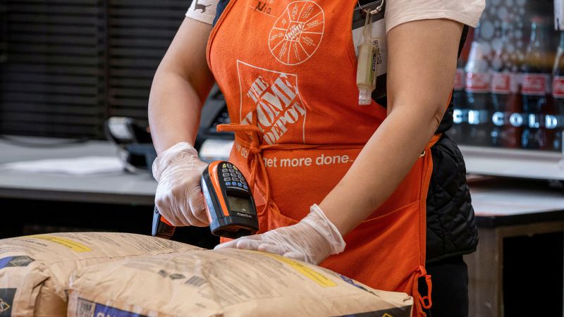 Home Depot Maintains Outlook Amid Mixed Sales and Price Adjustments