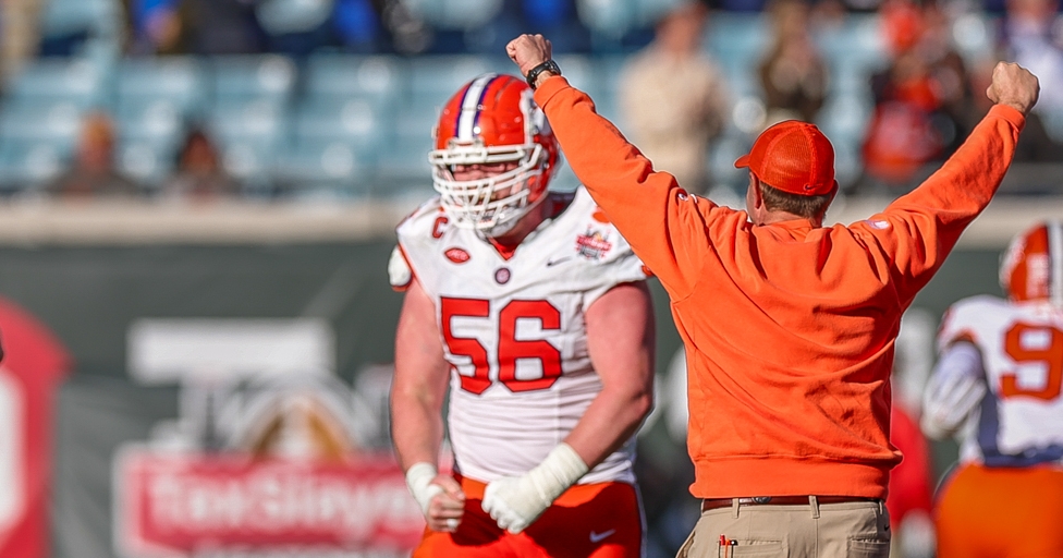 Featured image for "Clemson Triumphs in Gator Bowl Thriller, Edging Out Kentucky 38-35"