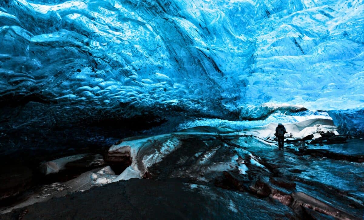 Featured image for Man's 63-Day Cave Escape Sparks New Evolving Biology