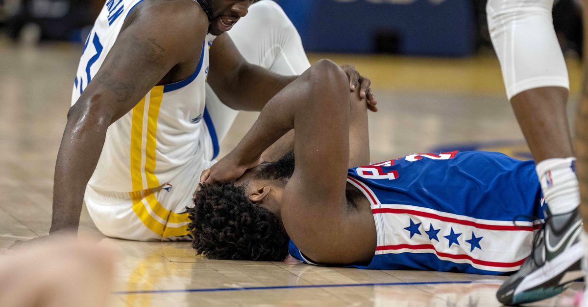"Joel Embiid's Knee Injury and Steph Curry's Historic Performance in 76ers vs. Warriors Game"