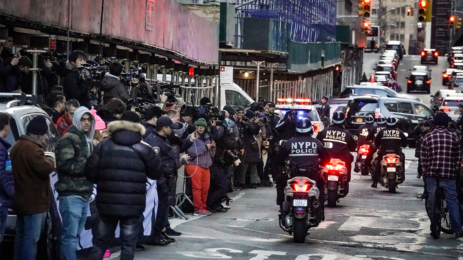 NYPD officers deploy across NYC following Trump indictment