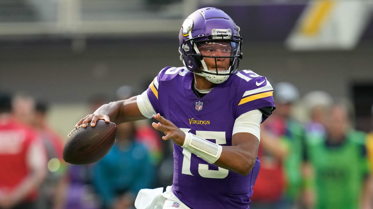 "NFL Fantasy 2023: Top Quarterbacks and Running Backs to Start or Sit in Week 11"