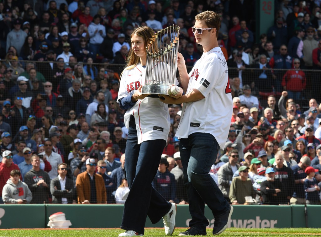 Featured image for "Red Sox Pay Tribute to Tim Wakefield and 2004 Teammates in Heartfelt Ceremony"