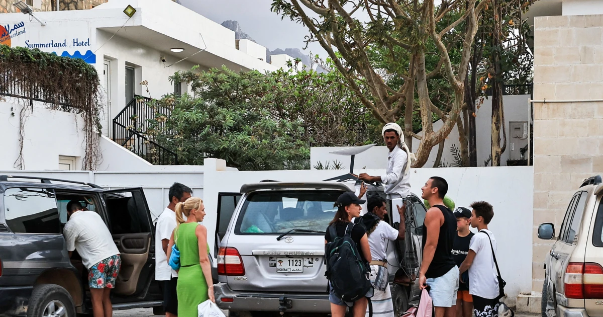 Featured image for Tourists Stranded on Yemeni Island Amid Rising Tensions and Clashes