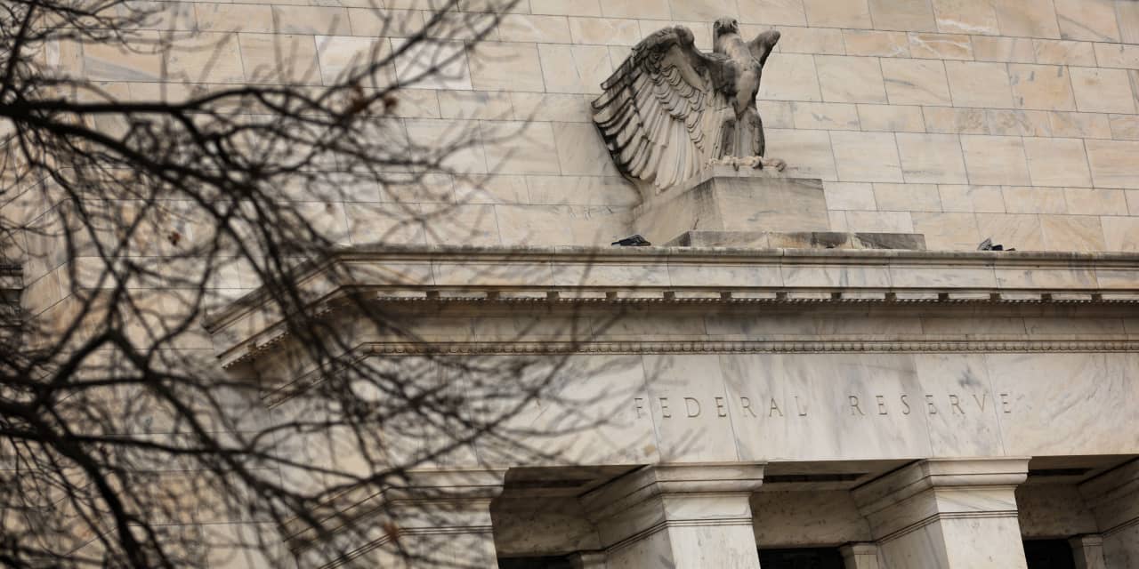 US Banks Tighten Lending Standards Amid Economic Uncertainty.