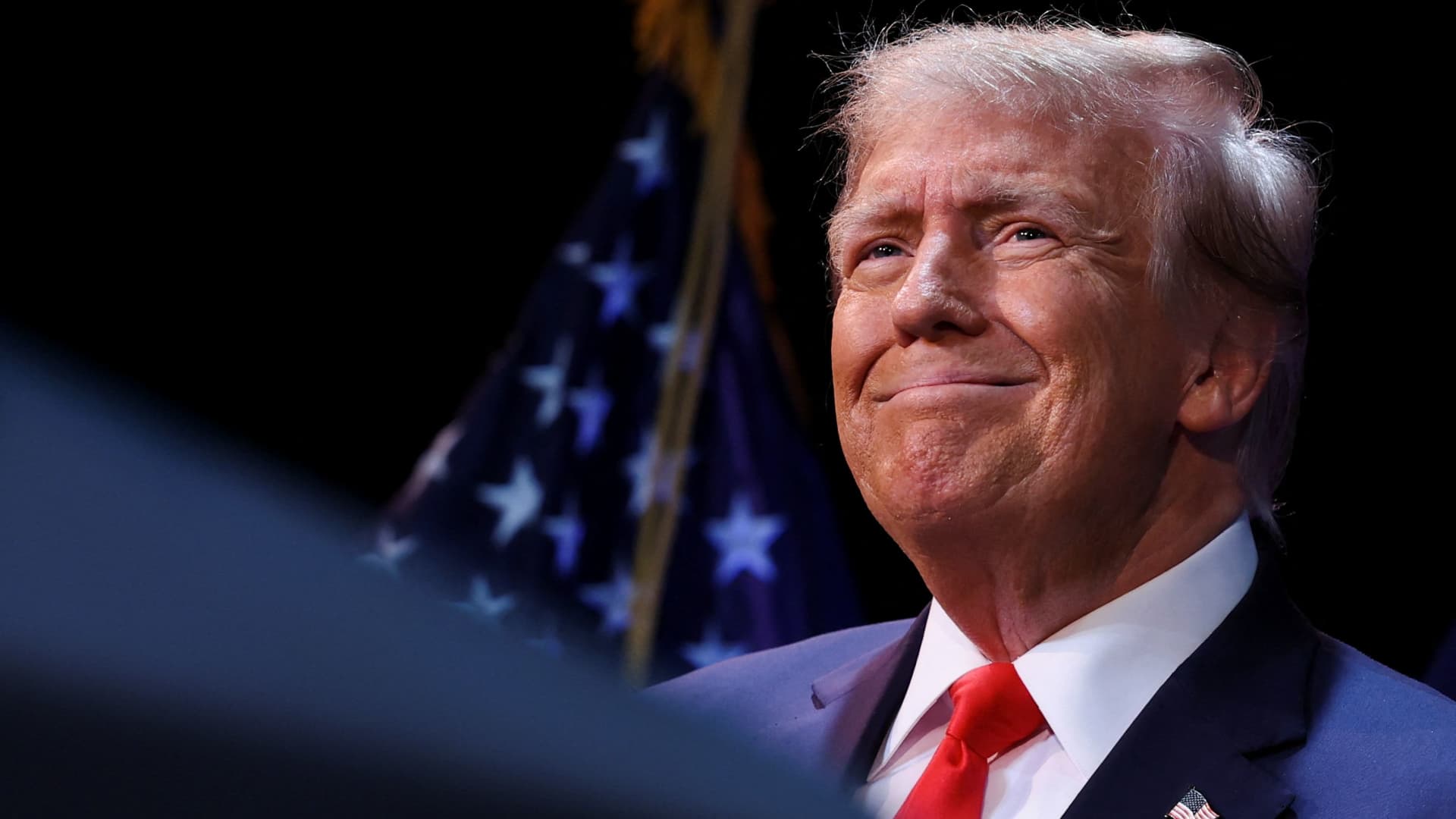 "Strategist Warns Trump's 10% Tariff Plan Will Impact Every Asset Class"
