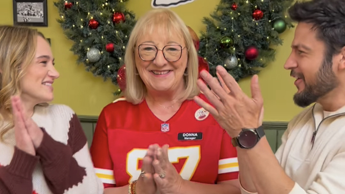 Featured image for Travis Kelce's Mom Stars in Hallmark's Chiefs-Themed Holiday Movie