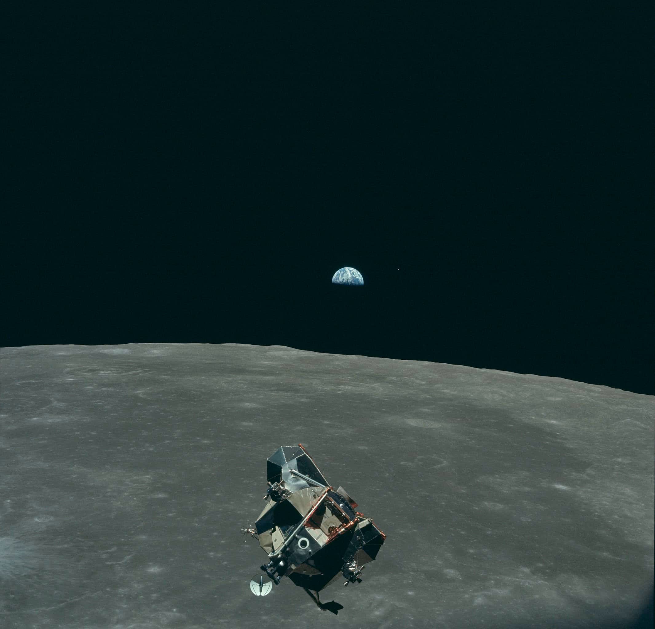 Featured image for Nations Accelerate Moon Mining in the New Space Race