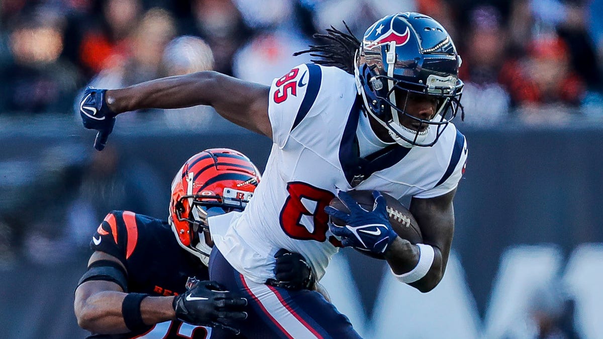 "Texans' Noah Brown Shines as Fantasy Football Winner in Week 10"