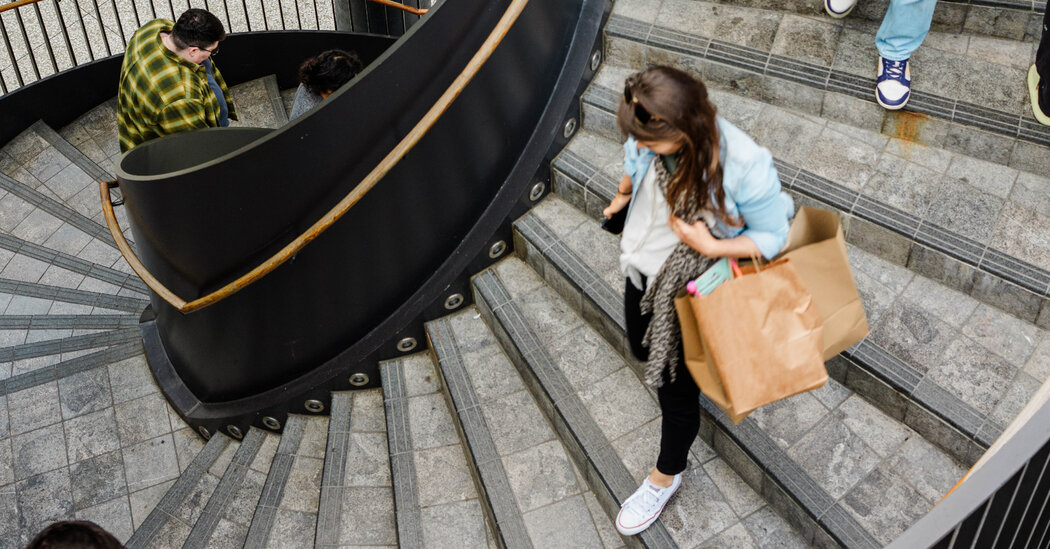 US Inflation Eases in April as Consumer Spending Slows