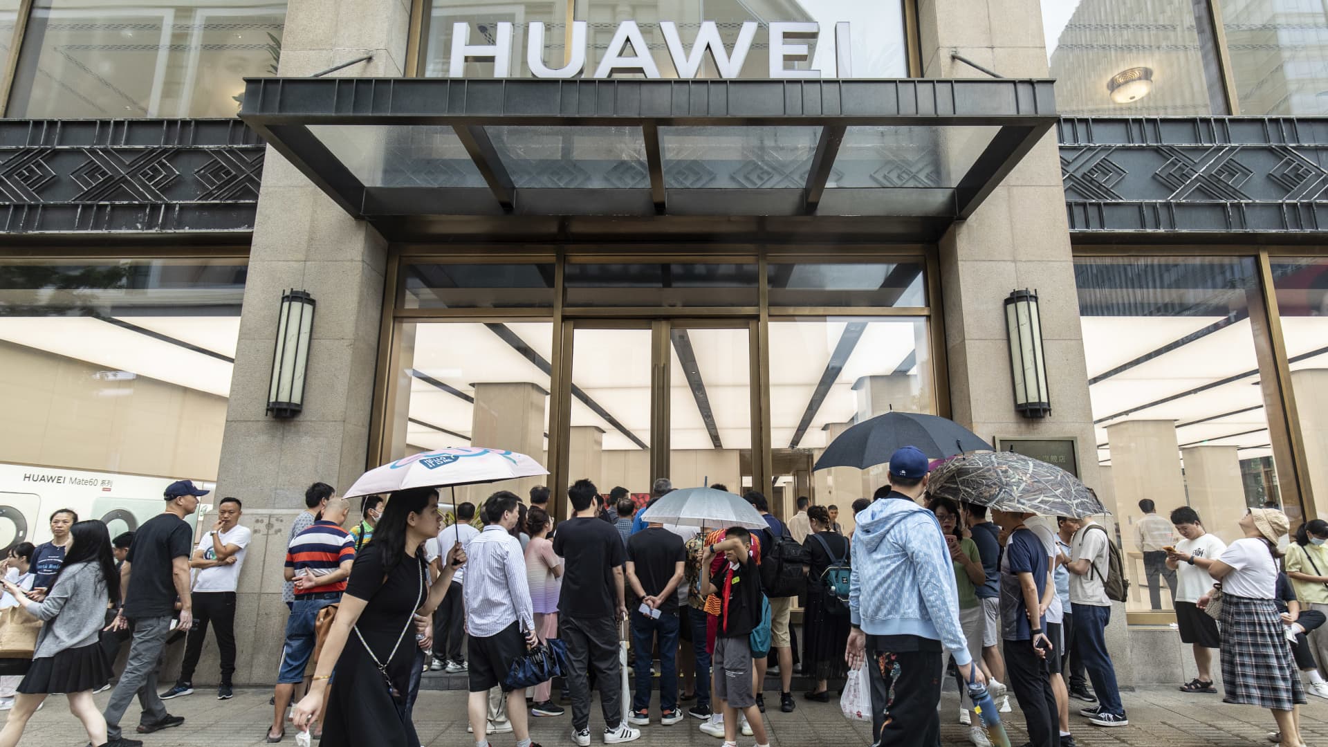 Huawei's Modest Revenue Growth in Q3 Overshadowed by Chinese iPhone Sales Decline
