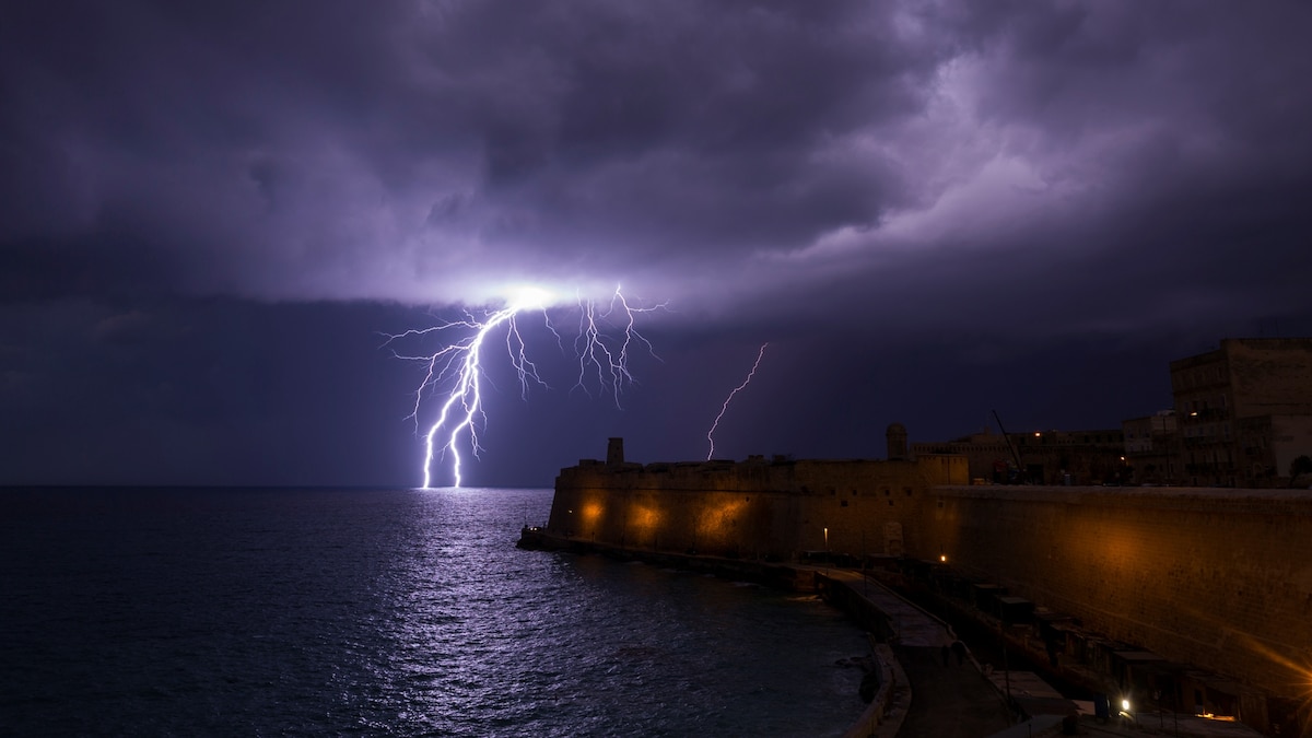 Unraveling the Mystery of 'Superbolts': Unprecedented Power in Lightning Strikes