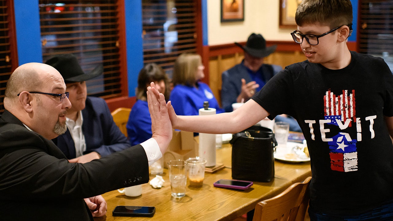 Featured image for "Tensions Rise as Migrants Surge Texas Border, Fueling Support for Secession Movement"