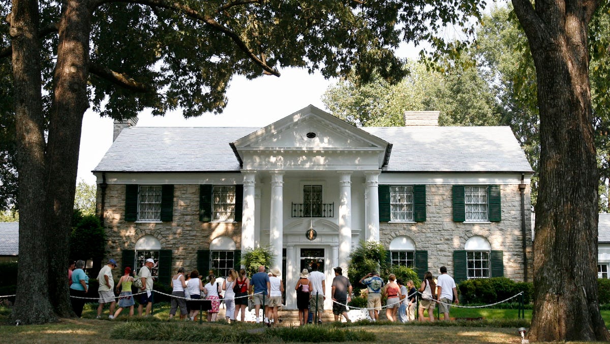 Featured image for Nigerian Scammer Admits to Attempted Graceland Foreclosure