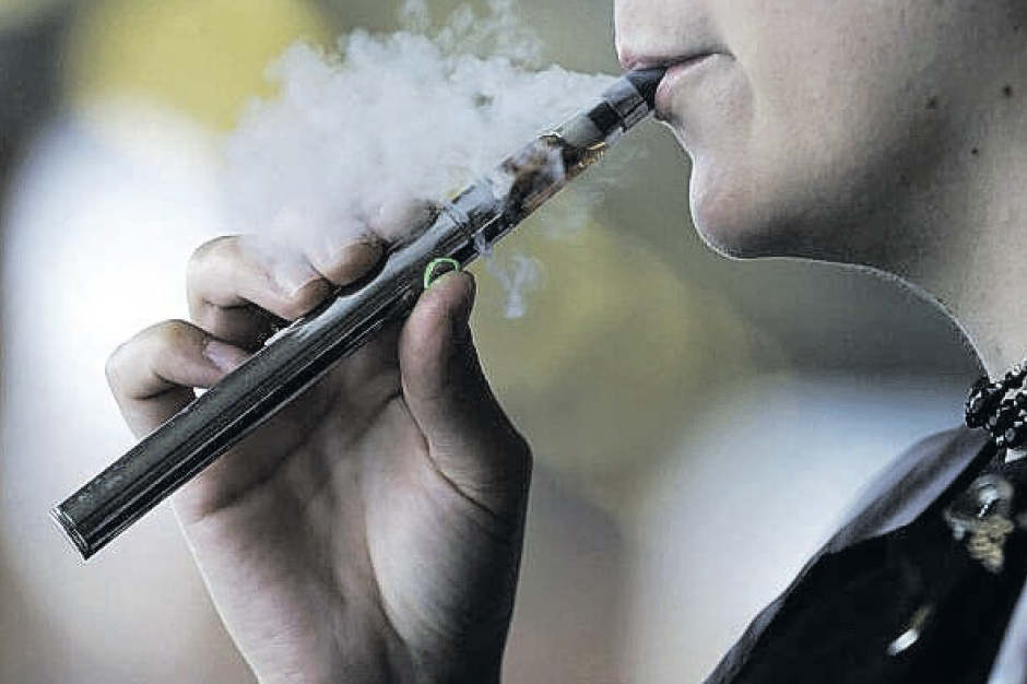 Featured image for "DNA Damage: Comparing the Risks of Vaping and Smoking"