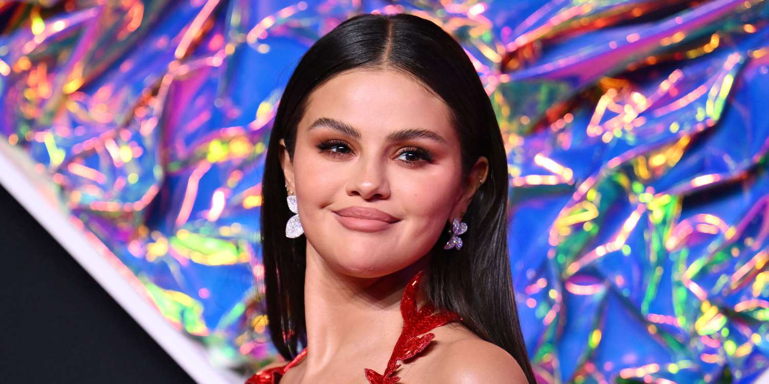 Featured image for Selena Gomez's Stylish Mirror Selfies and Glamorous Red Gown