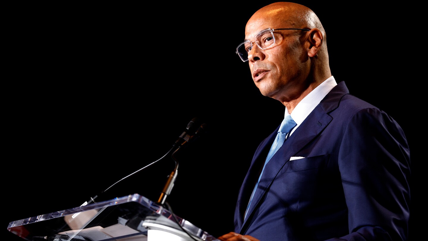 Featured image for NFLPA Chief Lloyd Howell Faces Conflict of Interest Scrutiny