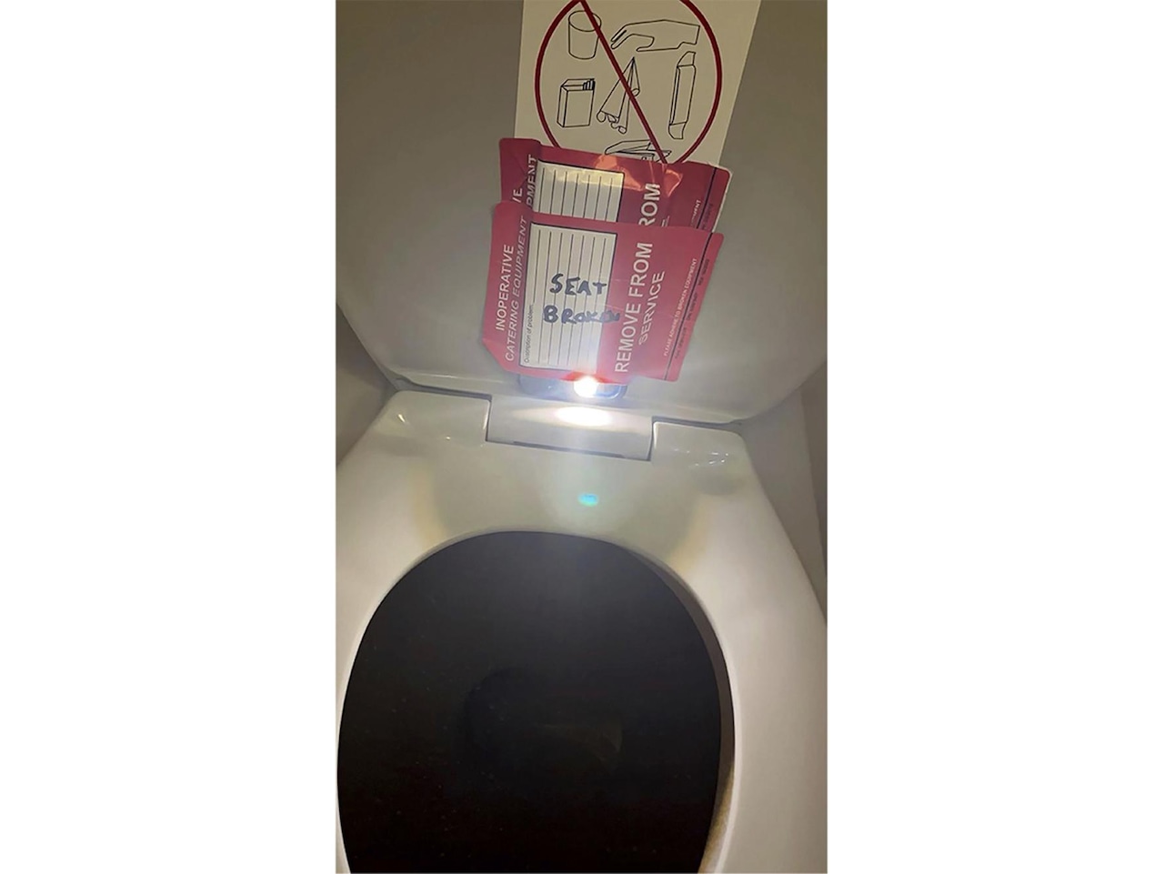 Featured image for American Airlines Replaces Legal Team After Blaming Child in Hidden Camera Case