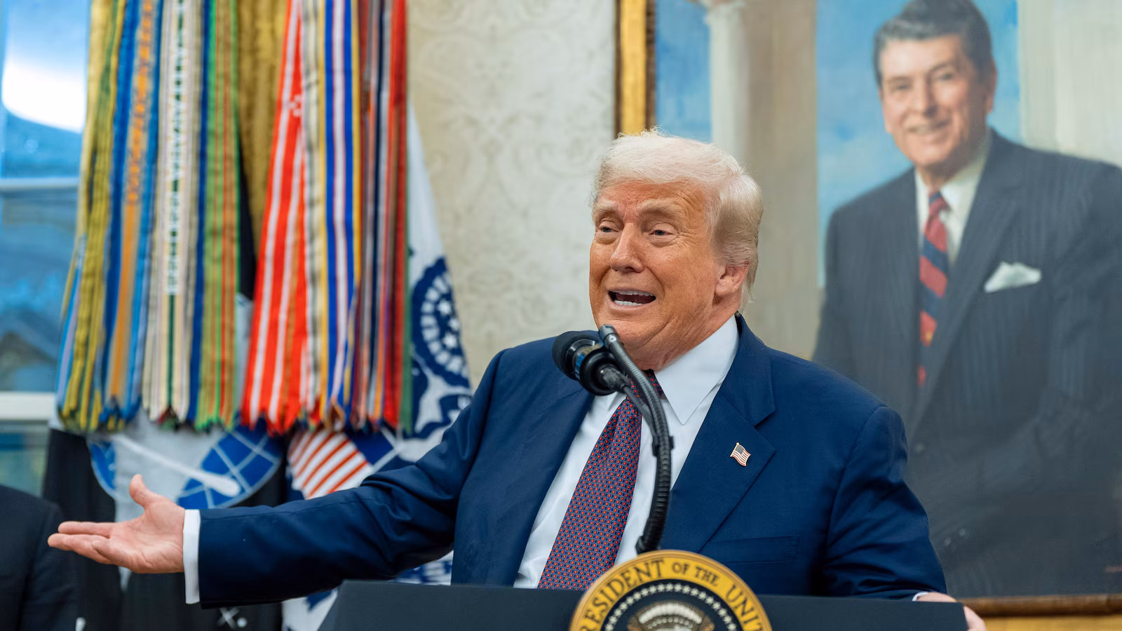 Featured image for Trump targets alleged political discrimination by big banks with new executive order