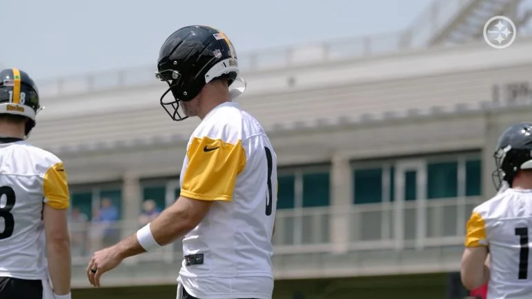 Aaron Rodgers' Steelers Move Sparks Mixed Reactions and Personal Insights