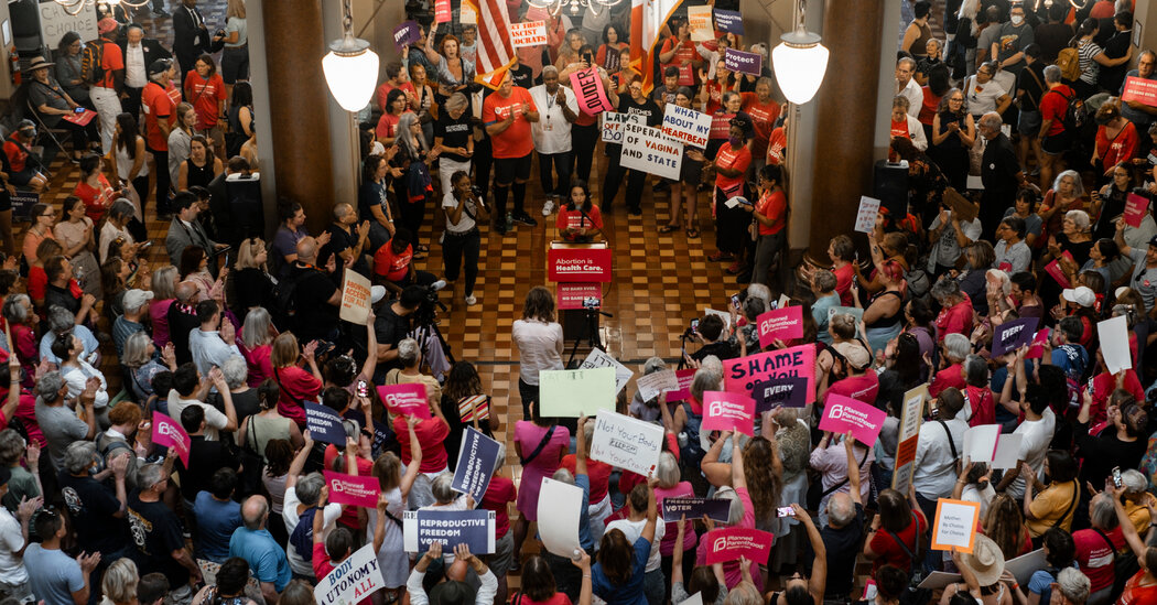 Iowa Judge Temporarily Halts New Abortion Ban, Restoring Legal Access