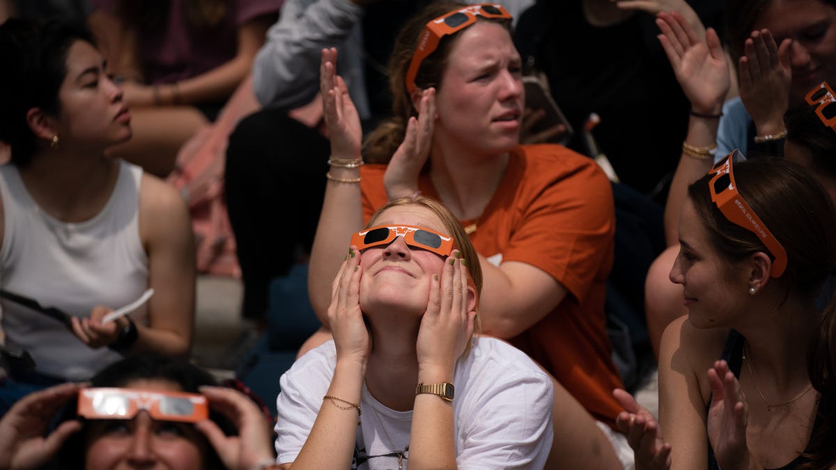 Featured image for "2024 Solar Eclipse: Photos, Viewing Guide, and Warning Against Eclipse Blindness"