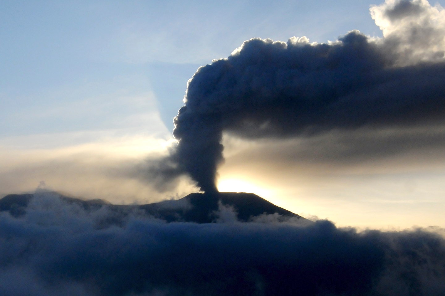 Featured image for "Mount Marapi Eruption Claims Lives: Death Toll Rises and Climbers Still Missing"