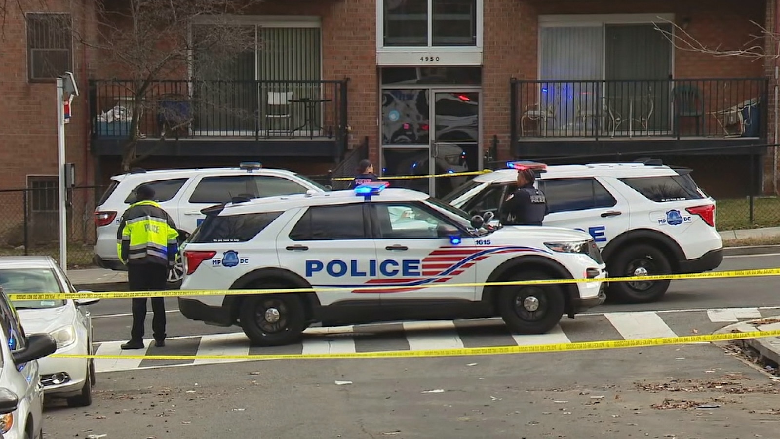 "Gunman Barricades Home After Shooting 3 DC Police Officers"