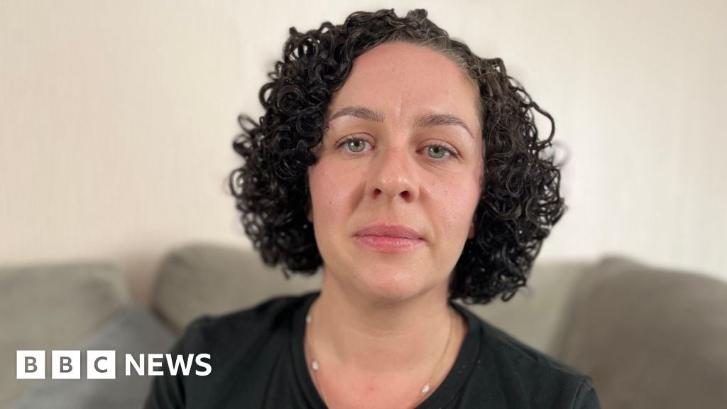 Patient feels forgotten after 100 weeks on ovarian cyst surgery waiting list