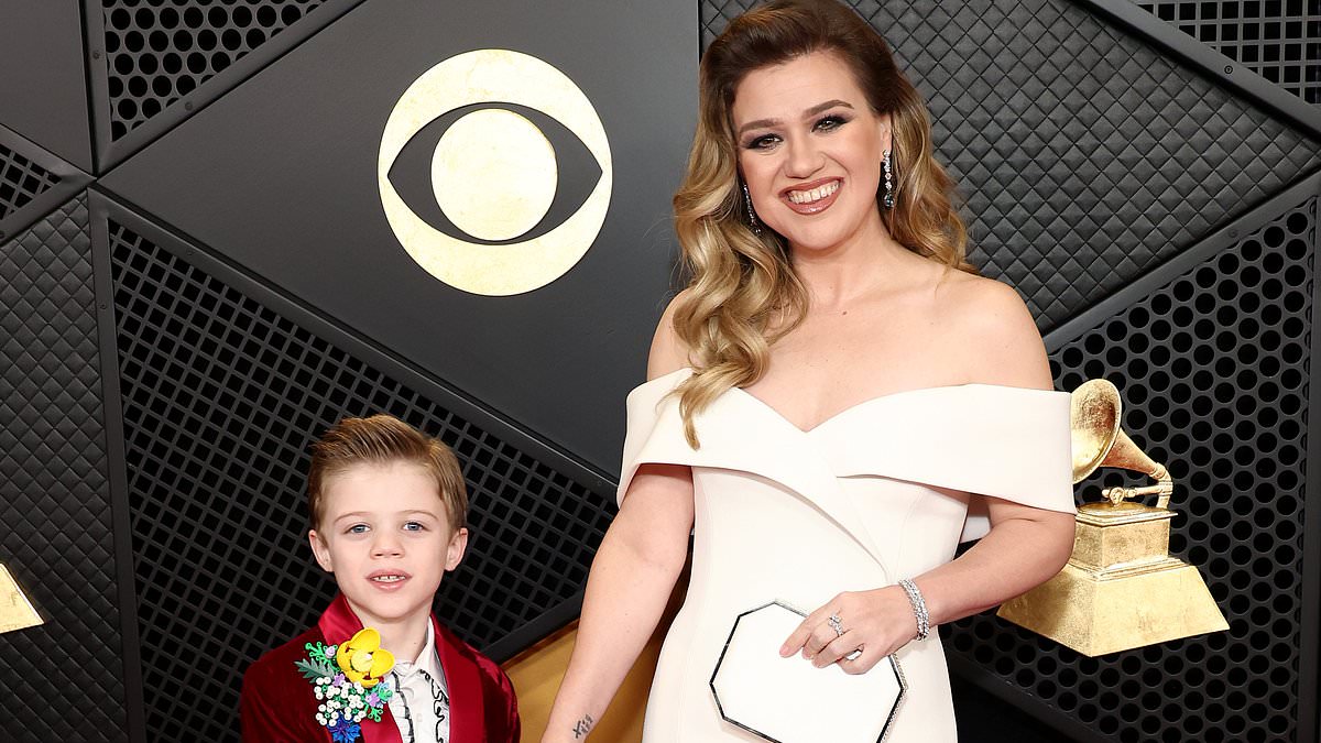"Kelly Clarkson Stuns in Off-Shoulder Gown with Son at 2024 Grammys"