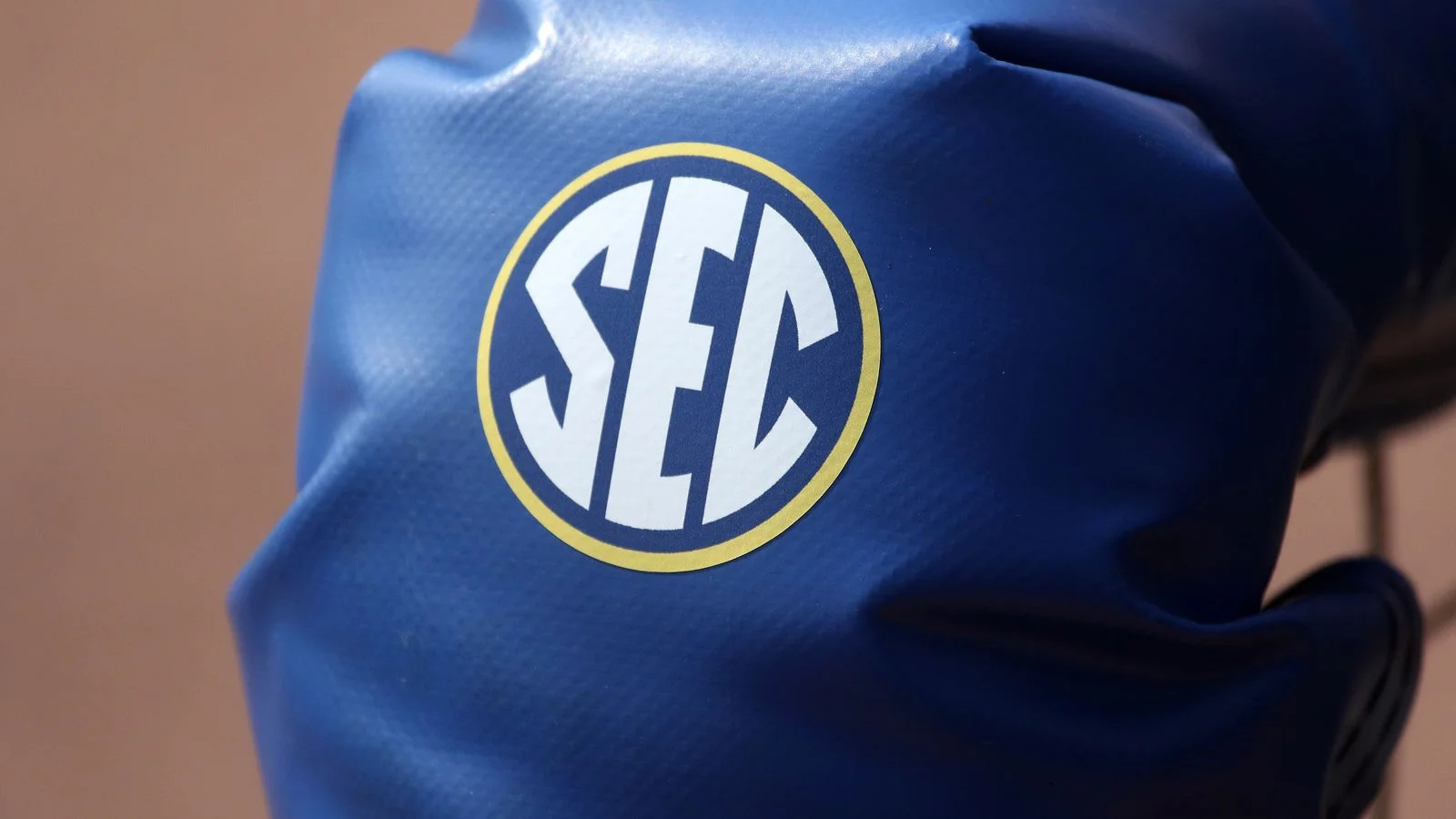SEC Baseball Awards 2023: Van Horn, Crews, and Gators Lead the Pack.