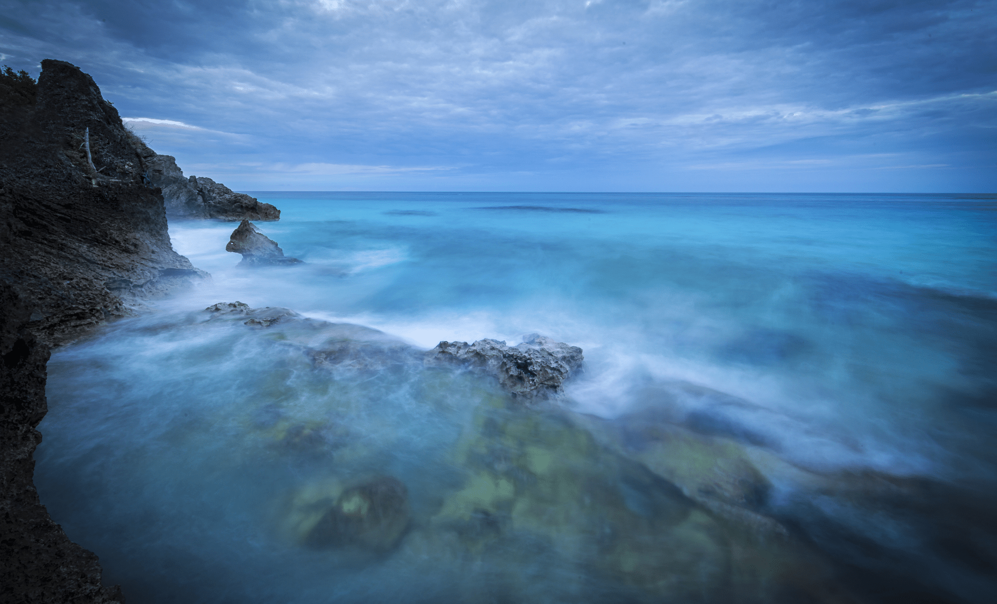 Featured image for Scientists Uncover Mysterious 20km Structure Beneath Bermuda